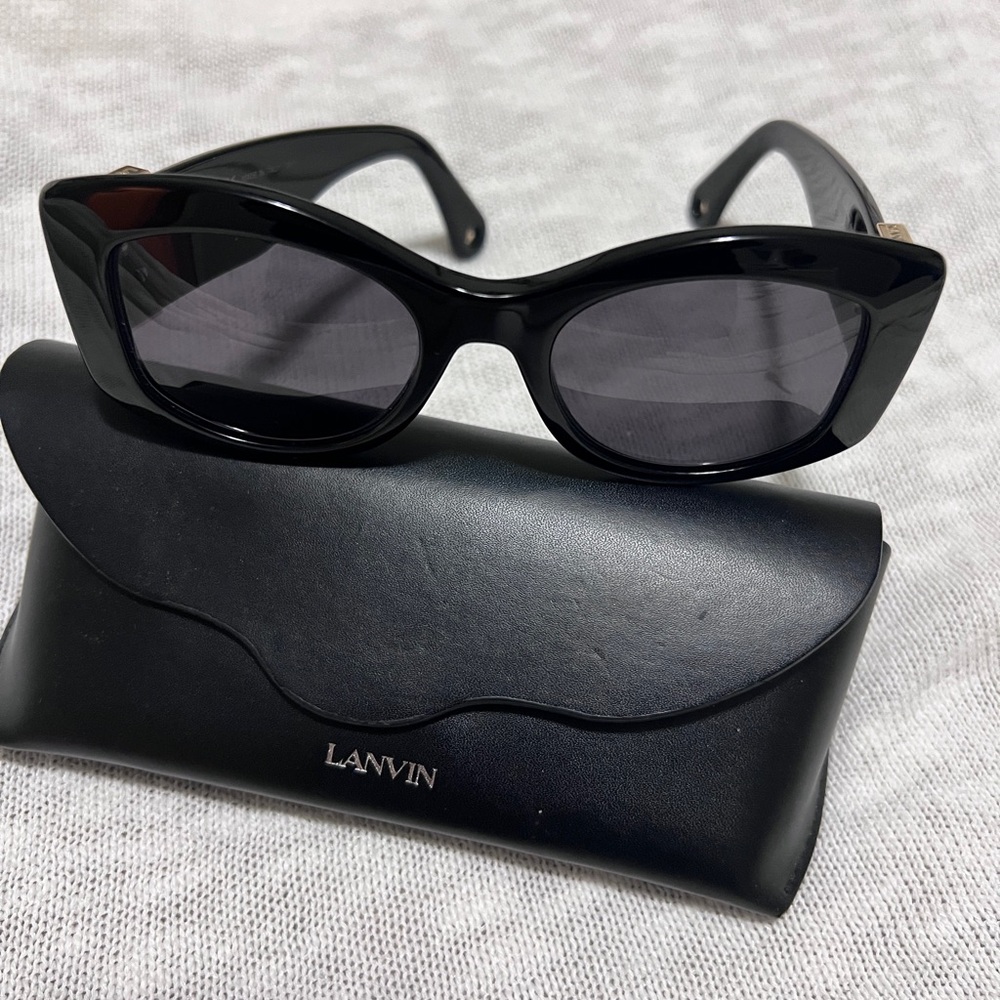 Lanvin Black Cat-Eye Sunglasses with Smoked Lenses